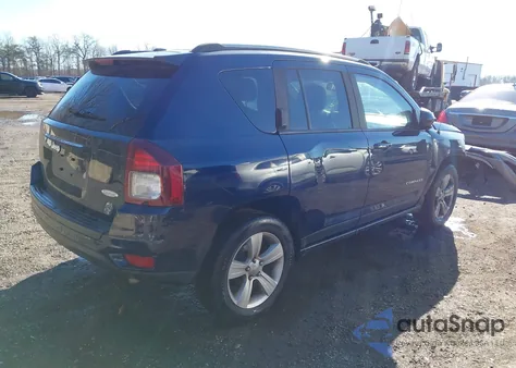 2016 Jeep Compass Latitude z USA, uszkodzony, nr VIN 1C4NJDEB9GD810430